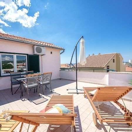 Family Petrov Apartments Vodice Exterior foto