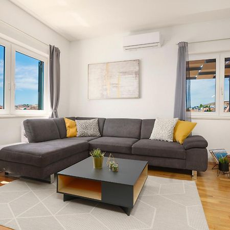Family Petrov Apartments Vodice Exterior foto