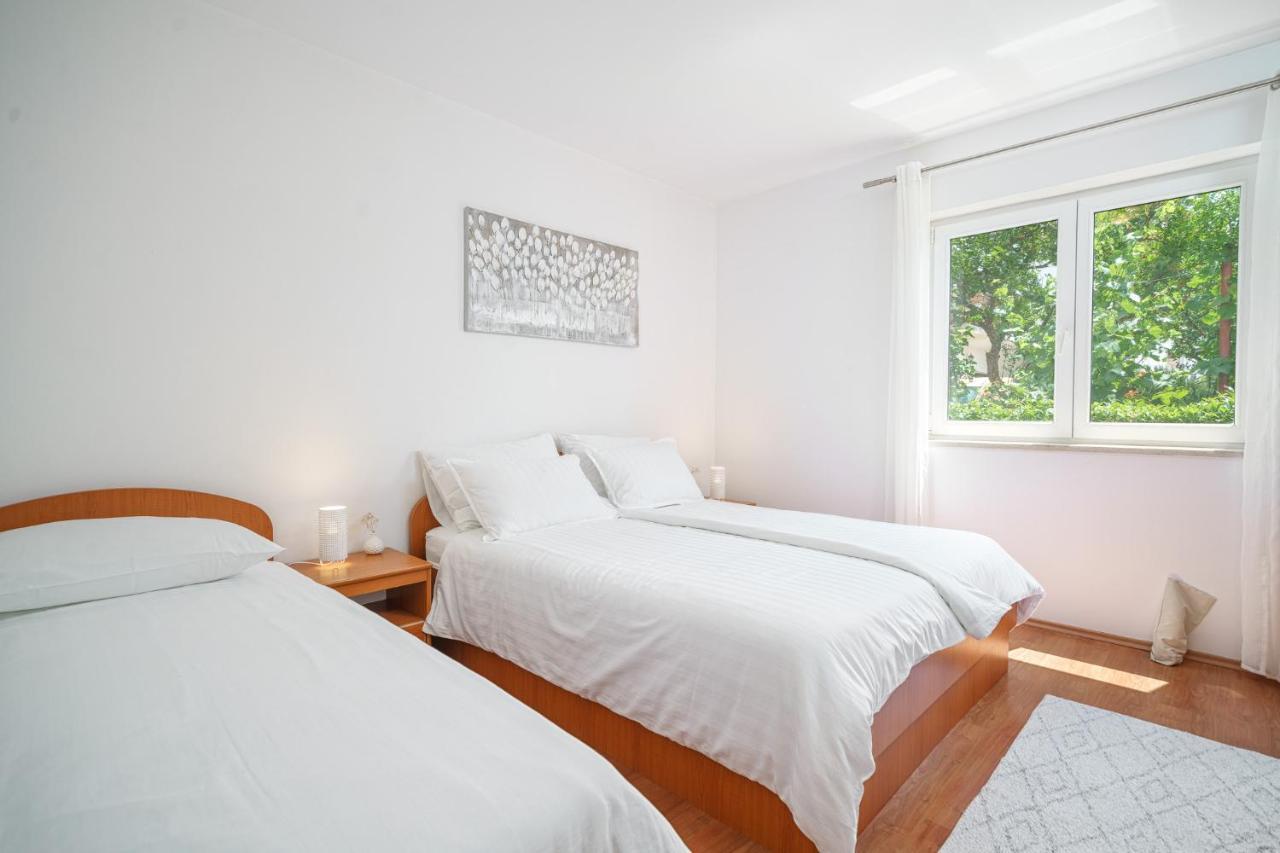Family Petrov Apartments Vodice Exterior foto