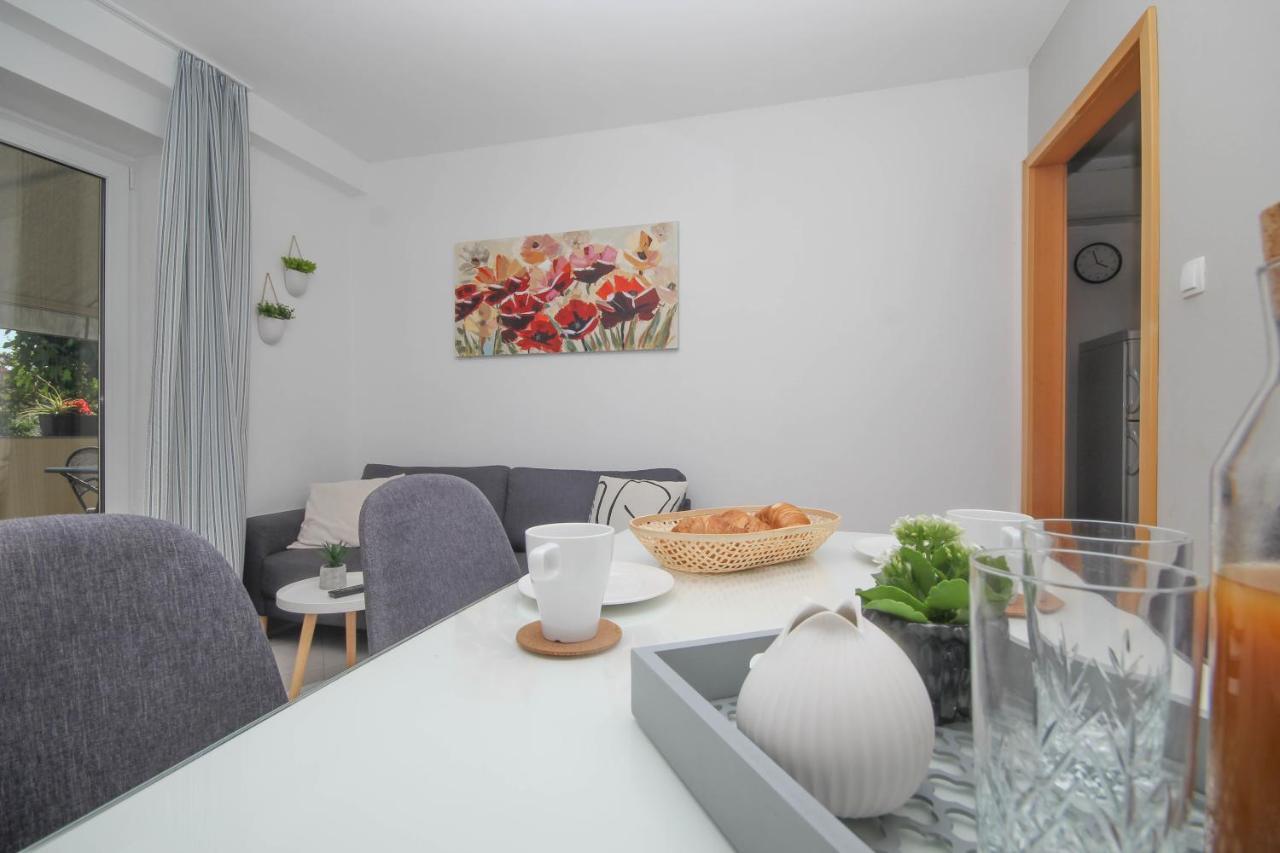 Family Petrov Apartments Vodice Exterior foto