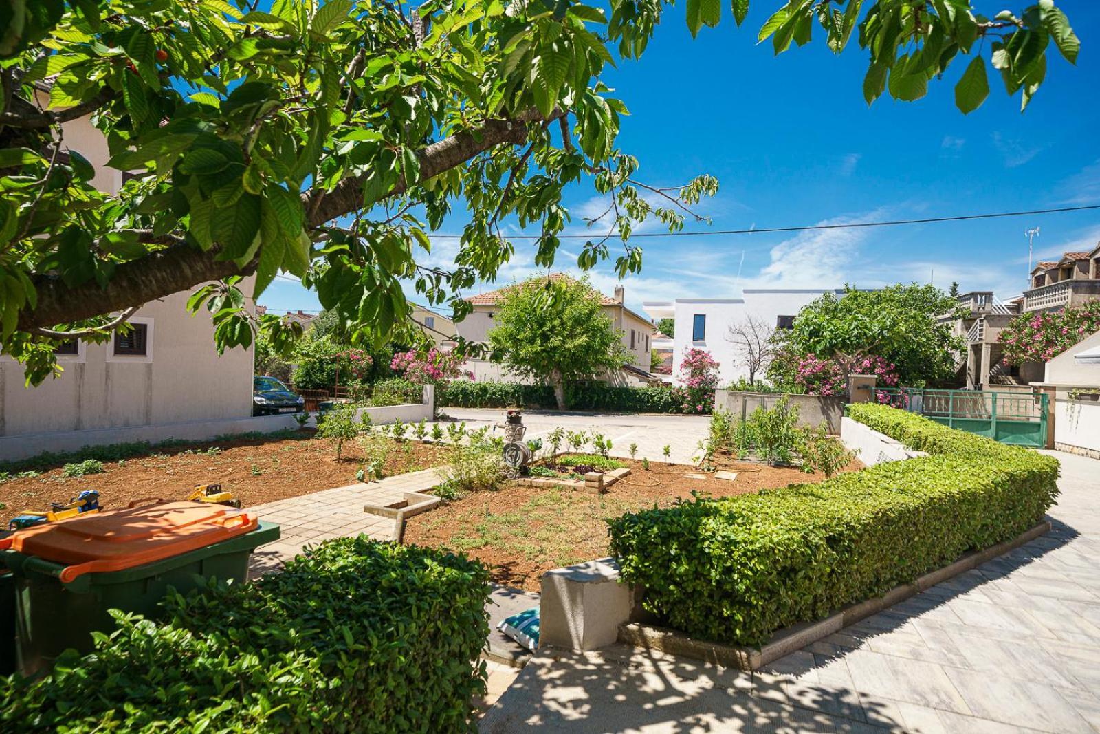 Family Petrov Apartments Vodice Exterior foto