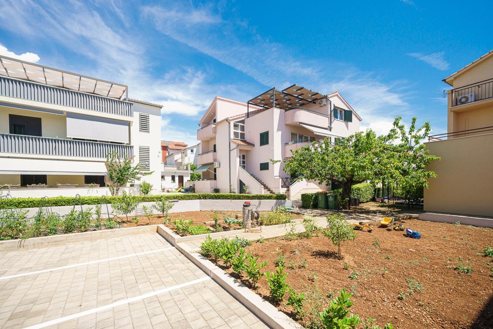 Family Petrov Apartments Vodice Exterior foto